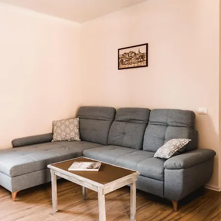 Ana Apartamento